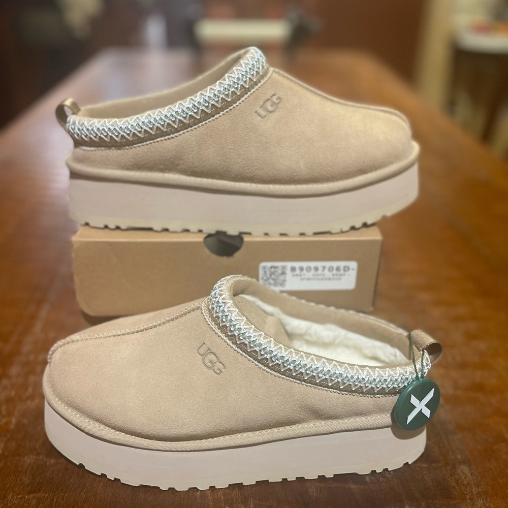 SOLD Ugg Tazz - Sand